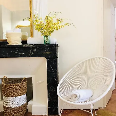 Couette-café Chateau Bel Aspect 4*